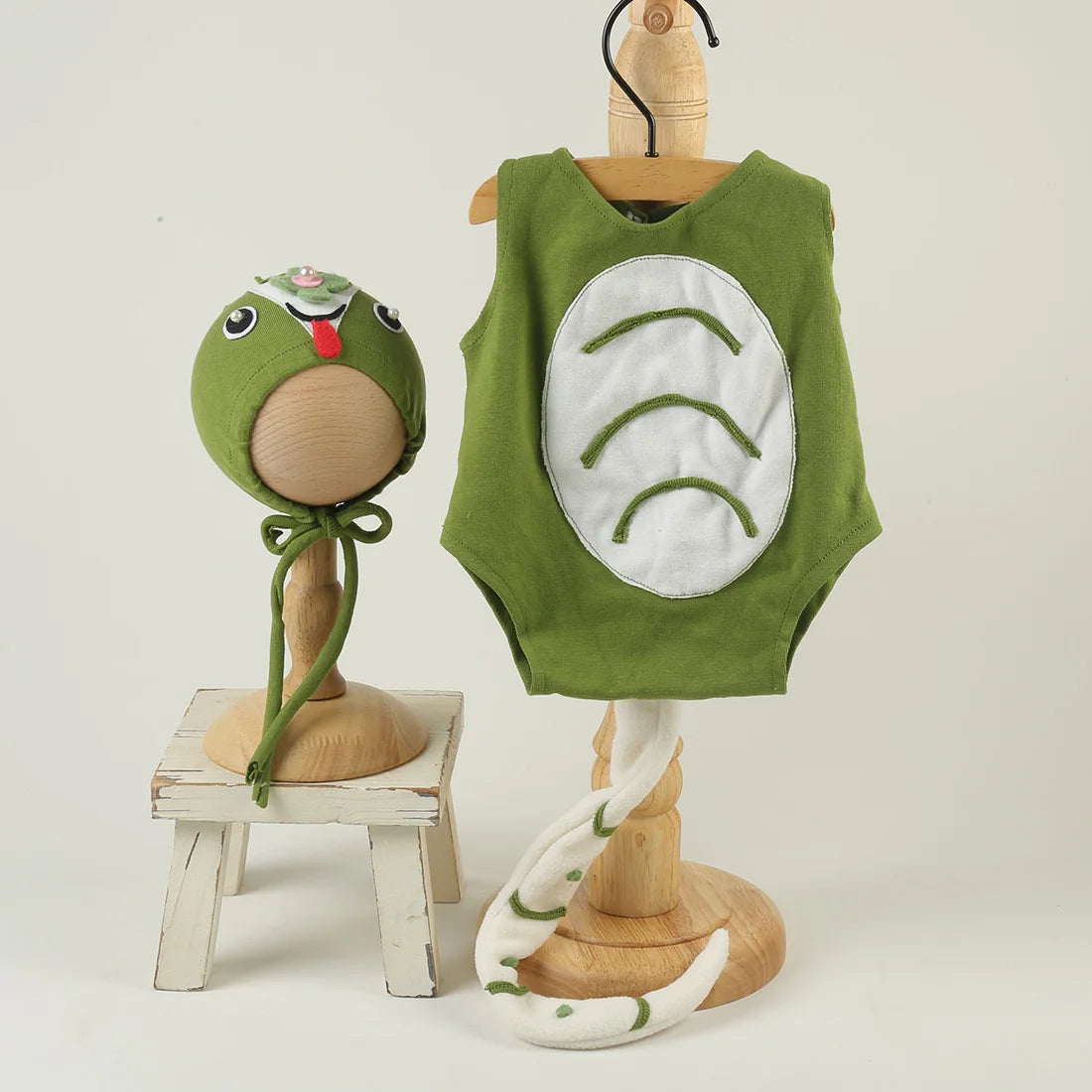 NovibebeCo. Newborn Watermelon Costume & Photo Prop Set