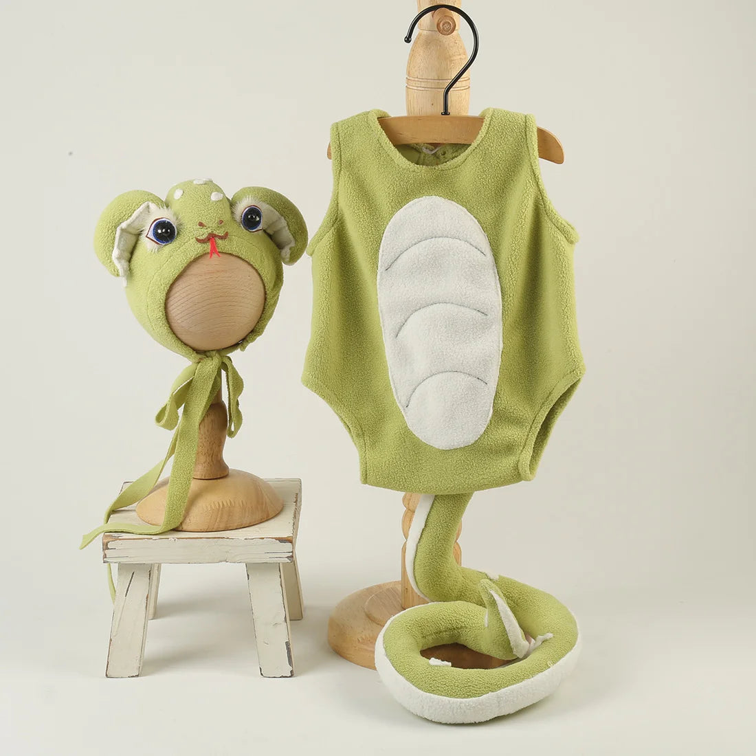 NovibebeCo. Newborn Watermelon Costume & Photo Prop Set